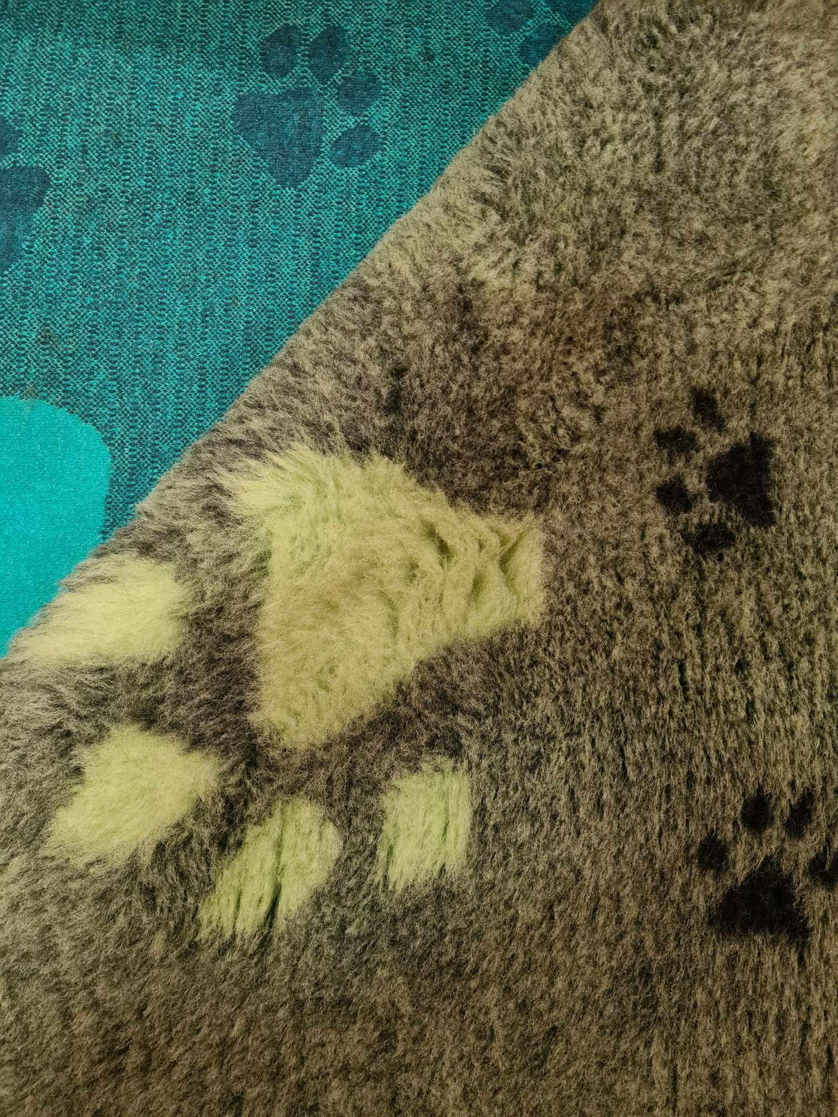 Vetbed | Grøn m. Limegrøn Pote (stor) | Grøn Bagside