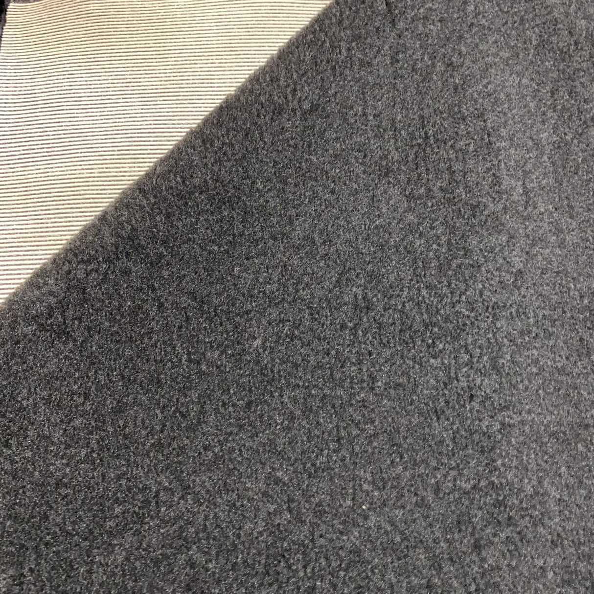 Vetbed | Koksgrå Ensfarvet | Skridsikker