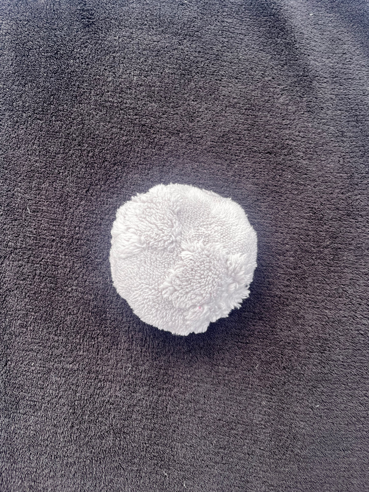 Wellness legetøj | Rund pude | Grå 3D pote | Små