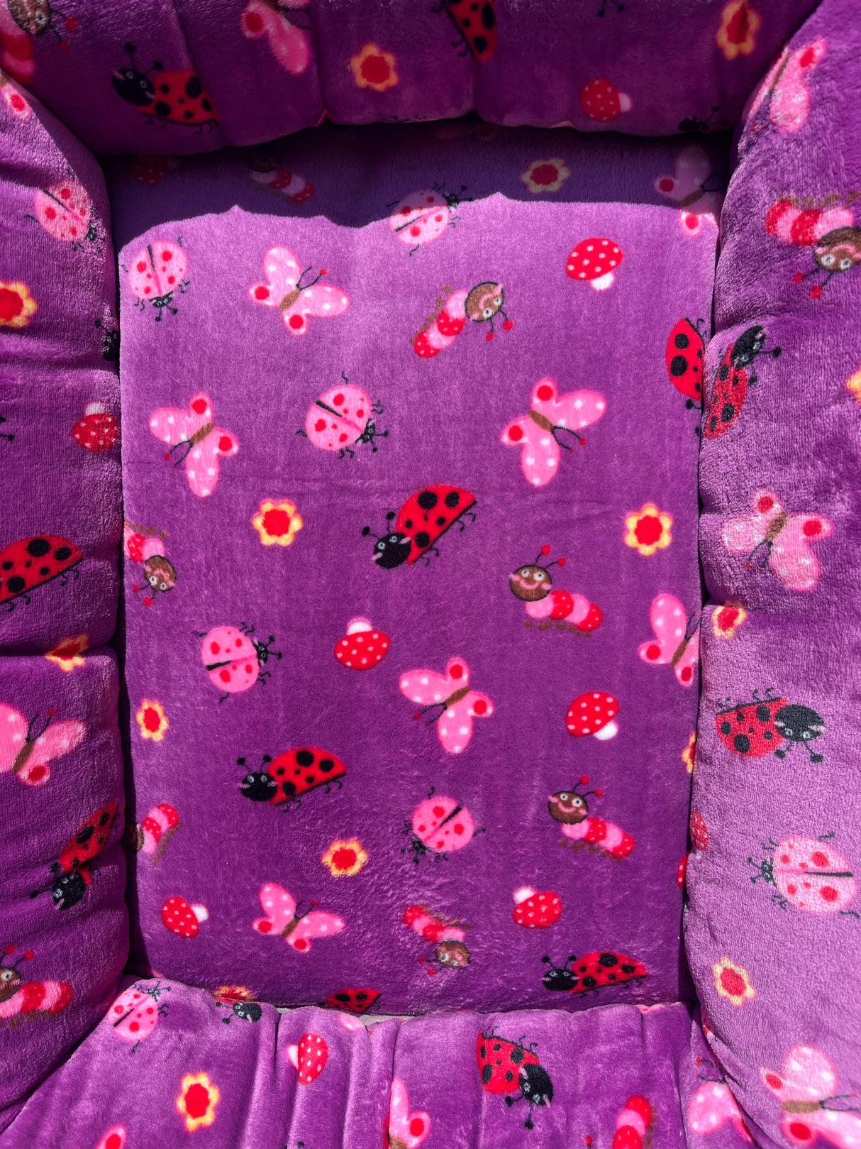 Wellness seng | Lilla med mariehøns og blomster