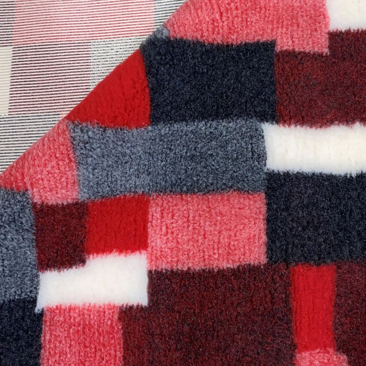 Vetbed | Rød Patchwork | Skridsikker