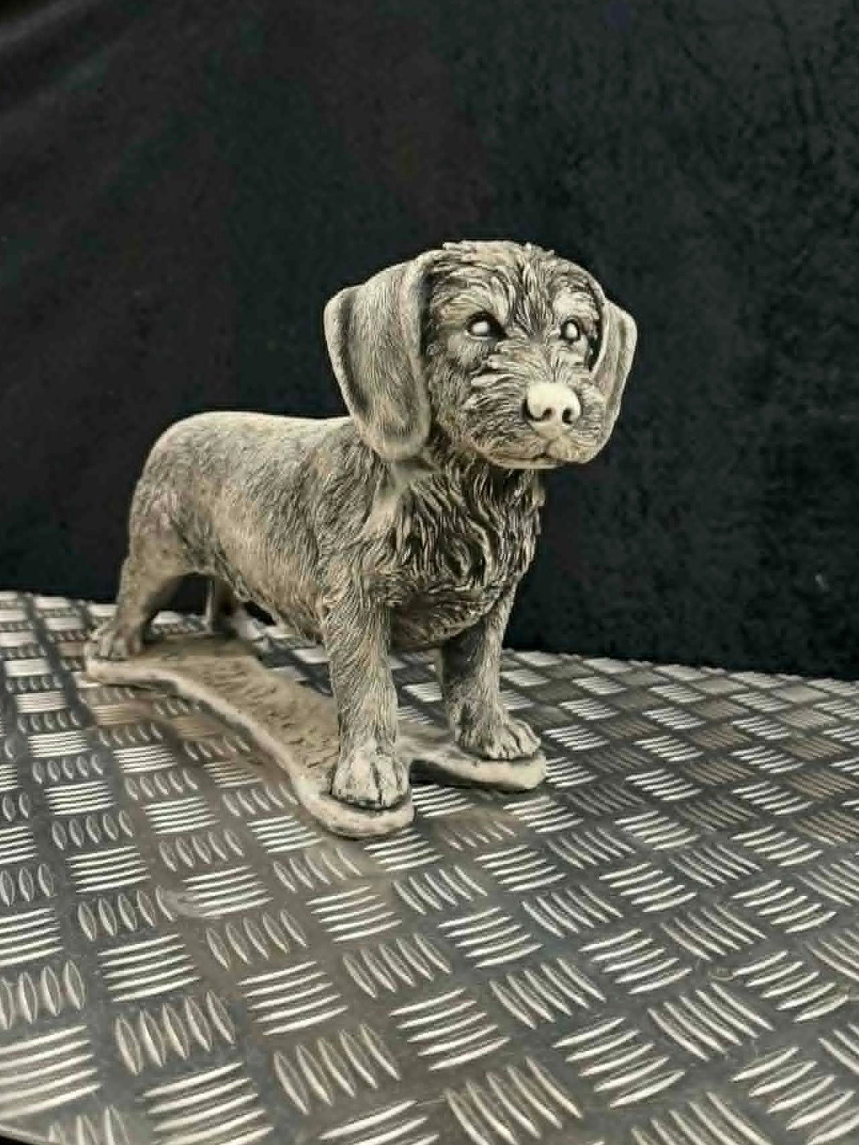 Betonfigur | Gravhund (Ruhåret) | 30 cm