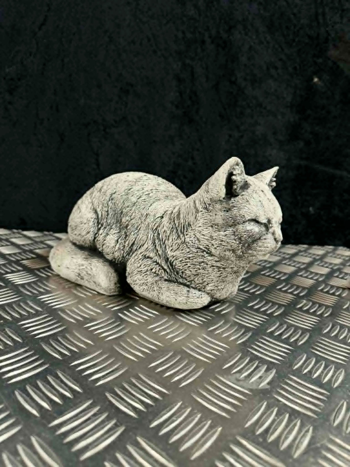 Betonfigur | Liggende Kat | 16,5 cm